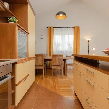 Spacious For 8 Guests Near Metro Natolin By Renters Lejlighed Warszawa