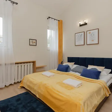 Spacious For 8 Guests Near Metro Natolin By Renters Apartment
