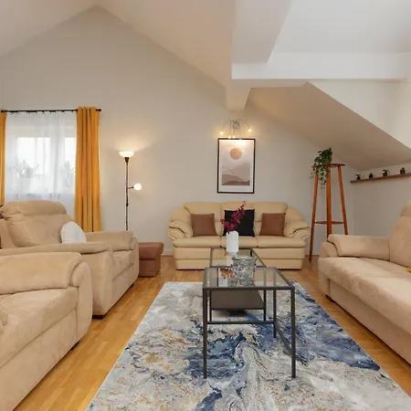 Spacious For 8 Guests Near Metro Natolin By Renters Apartment Warschau