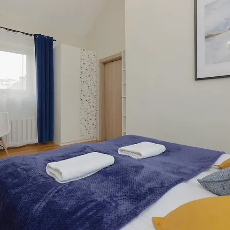 Spacious For 8 Guests Near Metro Natolin By Renters Warschau