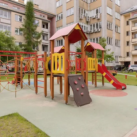 Spacious For 8 Guests Near Metro Natolin By Renters *